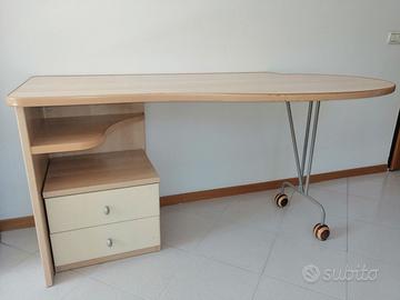 Scrivania da design, elegante, a ripiano curvo