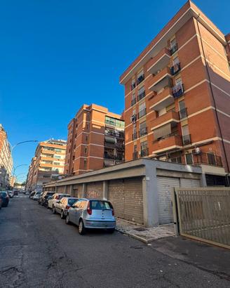 Magliana - locale commerciale