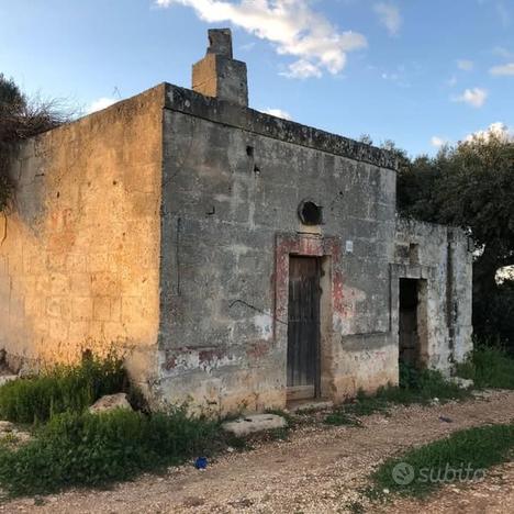 Terreno 17.000mq con torretta caratteristica