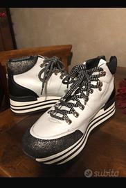 Scarponcini Janet & Janet