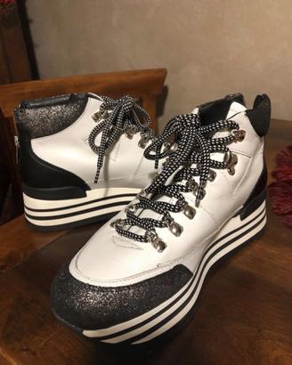 Scarponcini Janet & Janet