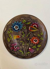 Piatto in rame cesellato 