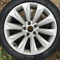 Cerchi in lega con gomme