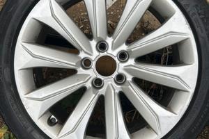 Cerchi in lega con gomme