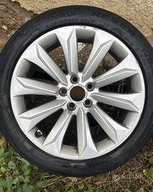 Cerchi in lega con gomme