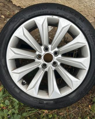 Cerchi in lega con gomme