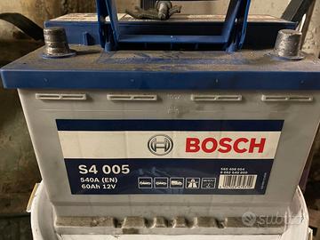 Batteria 12 Volt da 60AH per AUTO Marca BOSCH