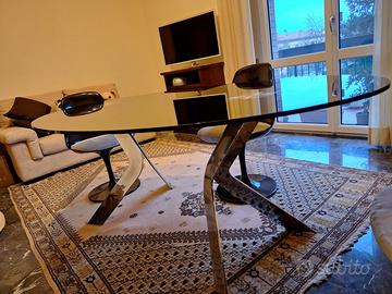 Tavolo ovale in vetro nero con 4 sedie