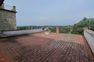 CASA SEMINDIPENDENTE A MASSA MARTANA