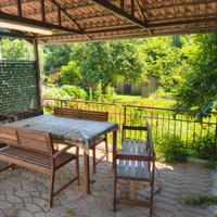 Fabbricato ristrutturato con giardino
