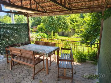 Fabbricato ristrutturato con giardino