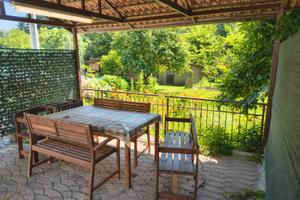 Fabbricato ristrutturato con giardino