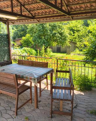 Fabbricato ristrutturato con giardino