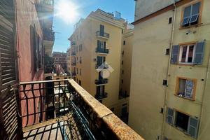 4 LOCALI A GENOVA