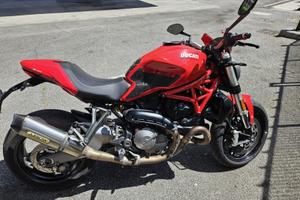 Ducati Monster 821 Red
