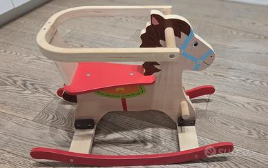 Cavallo a dondolo in legno