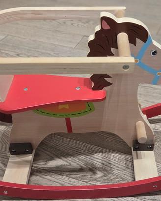Cavallo a dondolo in legno