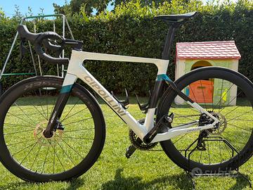 Cipollini Bond2 evo  Disc sram force axs etap