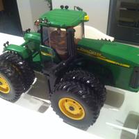 Trattore radiocomandato bruder