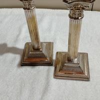Coppia di candelabri neoclassici argentati