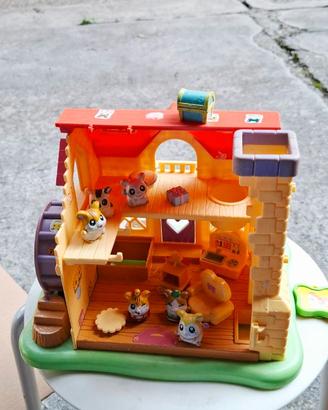 Casetta e circo di hamtaro con cricetini