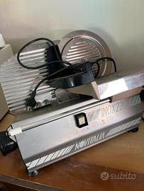 Affettatrice novitalia inox220