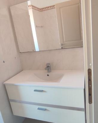 Mobile bagno con specchio e applique