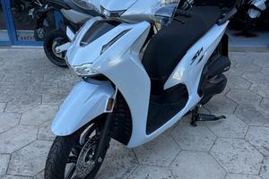 HONDA SH350 in HFP MOTORS MONOPOLI