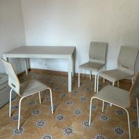 Tavolo  soggiorno con sedie
