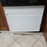 Lavastoviglie usata ma perfettamente funzionante.