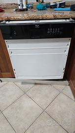 Lavastoviglie usata ma perfettamente funzionante.