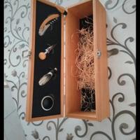 valigetta in legno con accessori per bottiglie 