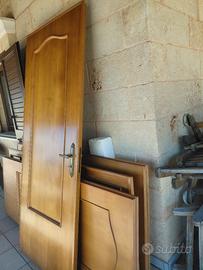 Porte interne in legno massello pari al nuovo