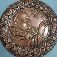 Antica targa commemorativa in metallo di papa Giov