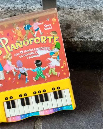 Piano  con Spartiti e Smartphone - Giochi Bambini