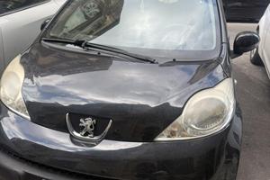 Peugeot 107 nera del 2009 140.000 km