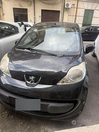 Peugeot 107 nera del 2009 140.000 km