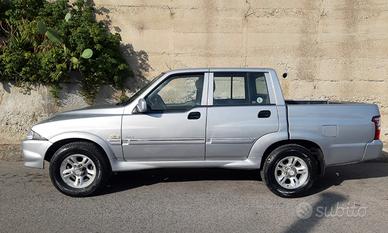 FUORISTRADA PICK-UP 4X4
