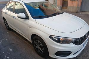 Auto fiat tipo