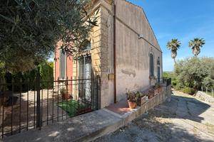 Villa a Canicattini Bagni