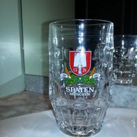 Caraffe birra e bicchieri vari