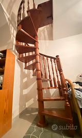 Scala a chiocciola in legno