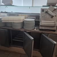 Banco pizza refrigerato Amitek 3 porte con vetrina