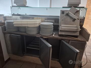 Banco pizza refrigerato Amitek 3 porte con vetrina