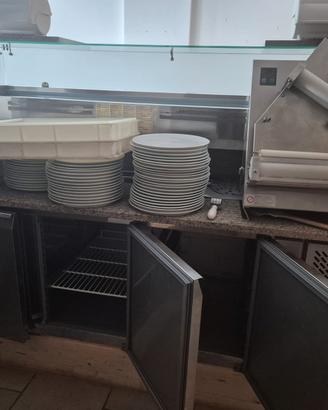 Banco pizza refrigerato Amitek 3 porte con vetrina