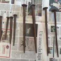 Lotto composto da 8 chiodi antichi in ferro