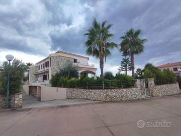Villa di 413 m² con 5 locali e box auto doppio a B