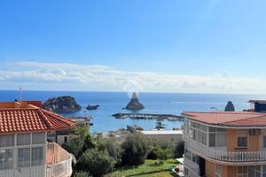 ACITREZZA- Bilocale panoramico con posto auto