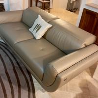 2 divani identici in pelle marca Nicoline