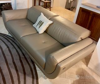 2 divani identici in pelle marca Nicoline